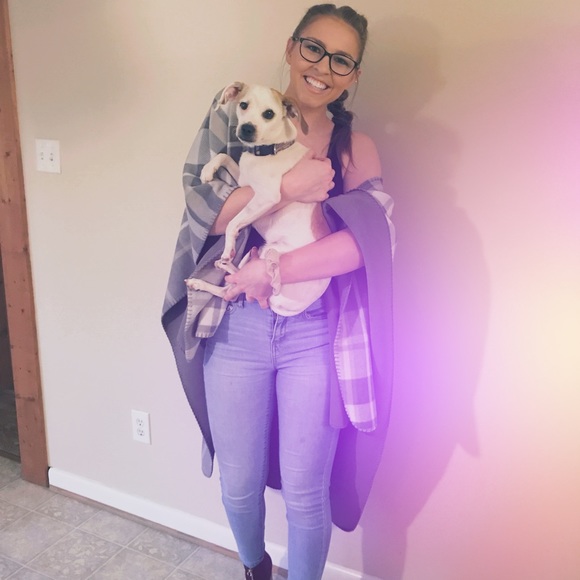 Meet your Posher, Danielle - Picture 1 of 1